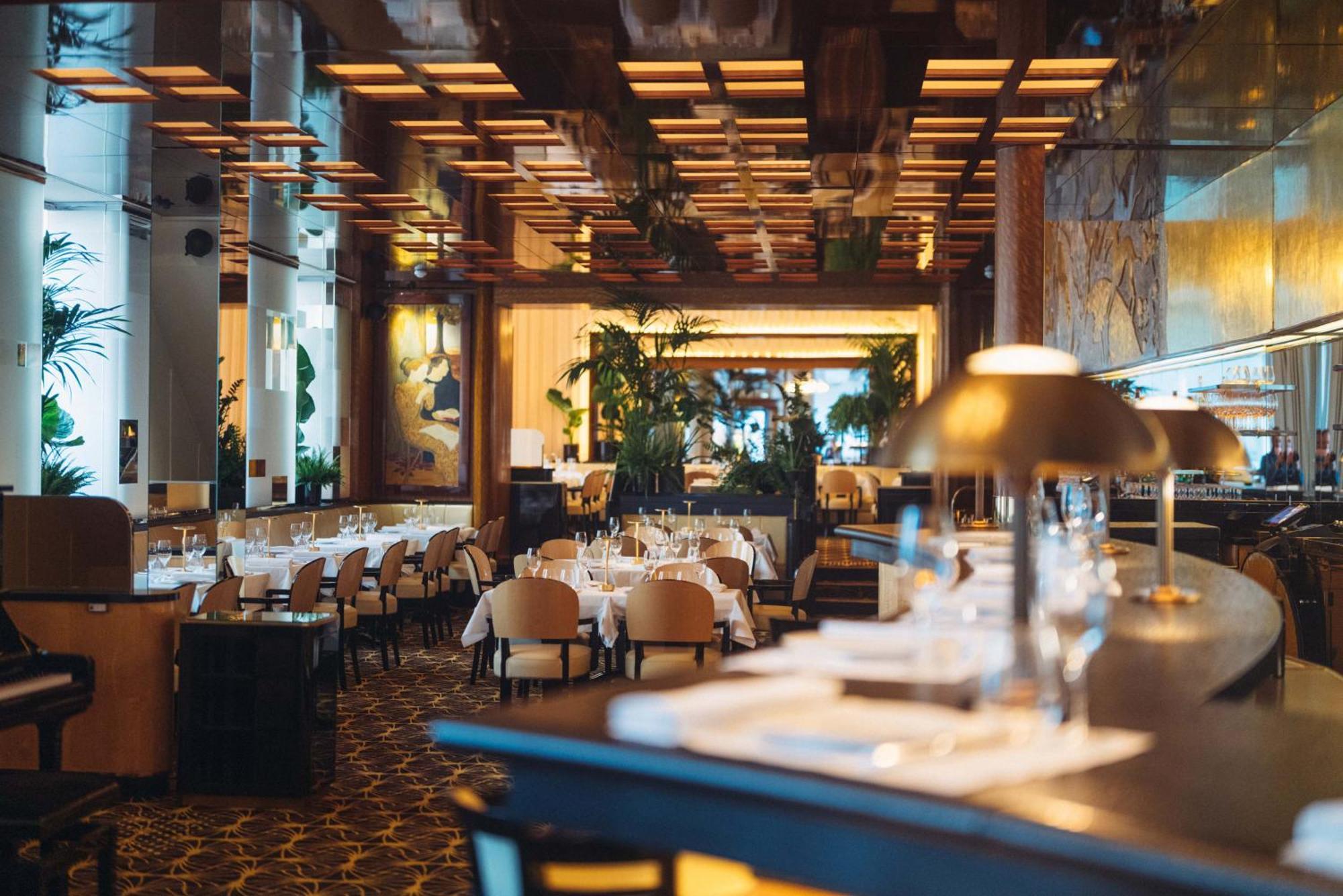 Hôtel Plaza Athénée - Dorchester Collection Parigi Esterno foto